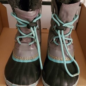 Sorel girl boots